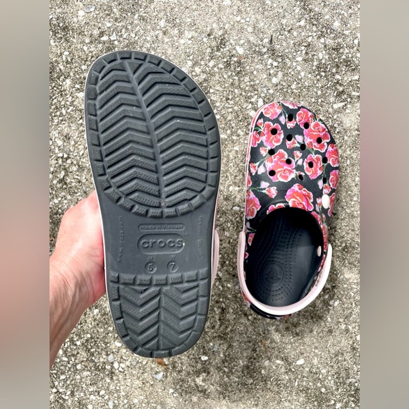 *EUC* CROCBAND Floral Graphic III Clog - Floral On Black - 205330-97J - W 7/M 5 - Picture 8 of 11